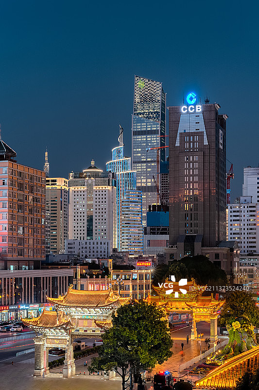昆明金马碧鸡坊恒隆夜景图片素材