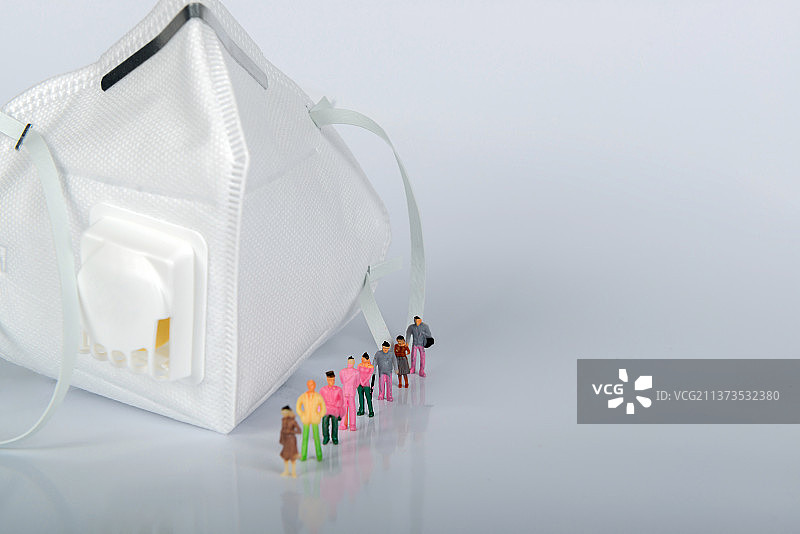 n95口罩和成一排人群图片素材