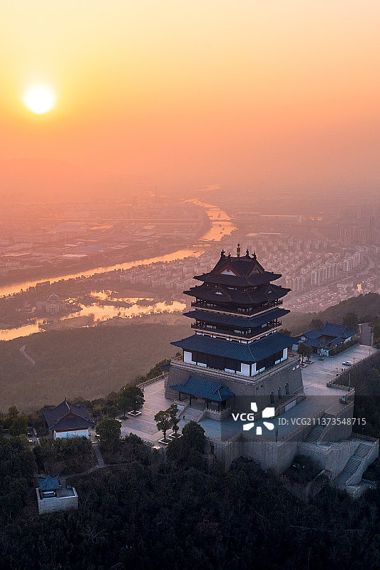 苍茫大地+浙江省湖州市吴兴区仁皇山景区-竖幅图片素材