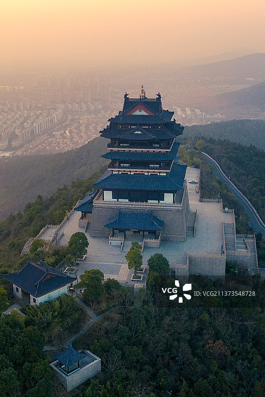 仁皇阁夕照+浙江省湖州市吴兴区仁皇山景区-竖幅图片素材