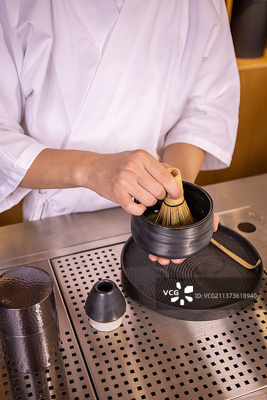 茶艺师制作抹茶咖啡图片素材