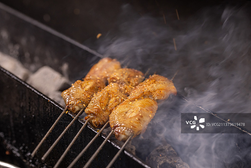 碳火烤鸡翅图片素材