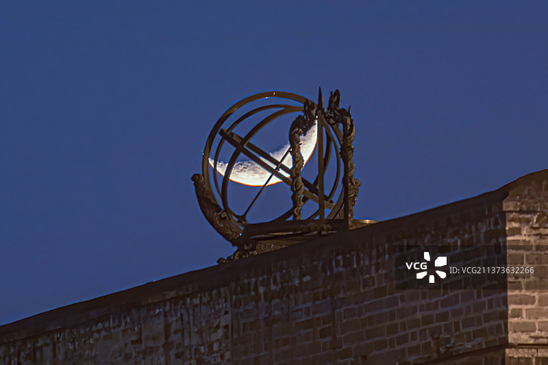 古观象台与娥眉月220307图片素材