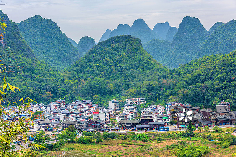 中国广西桂林阳朔月亮山风景区图片素材