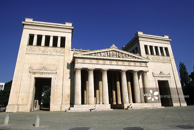 德国慕尼黑国王广场普罗皮莱门横版风光图片素材