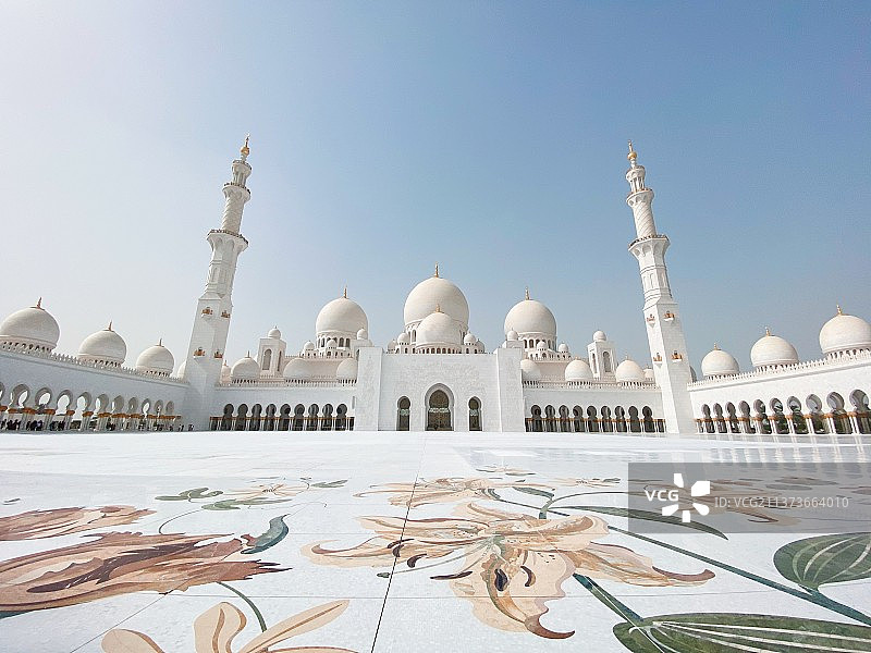 晴空下的建筑景观图片素材