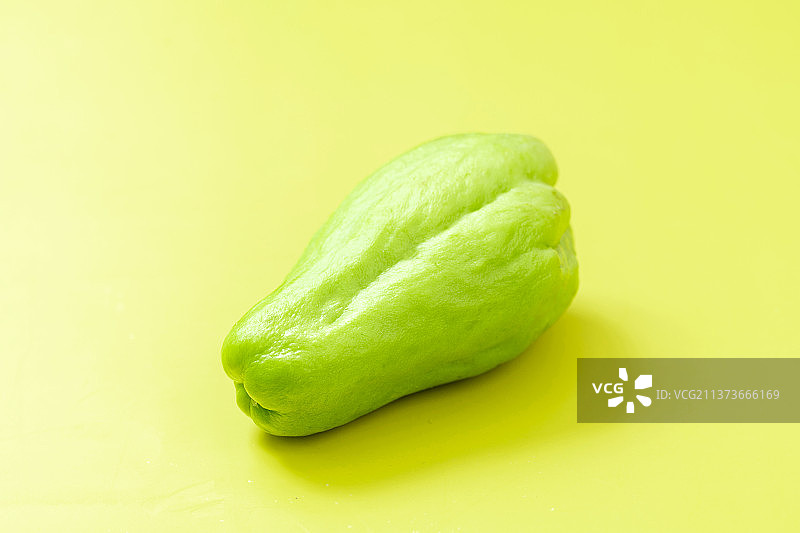 佛手瓜特写黄色莫兰迪色系背景图片素材