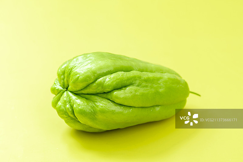 佛手瓜特写黄色莫兰迪色系背景图片素材