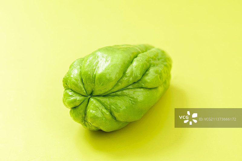 佛手瓜特写黄色莫兰迪色系背景图片素材