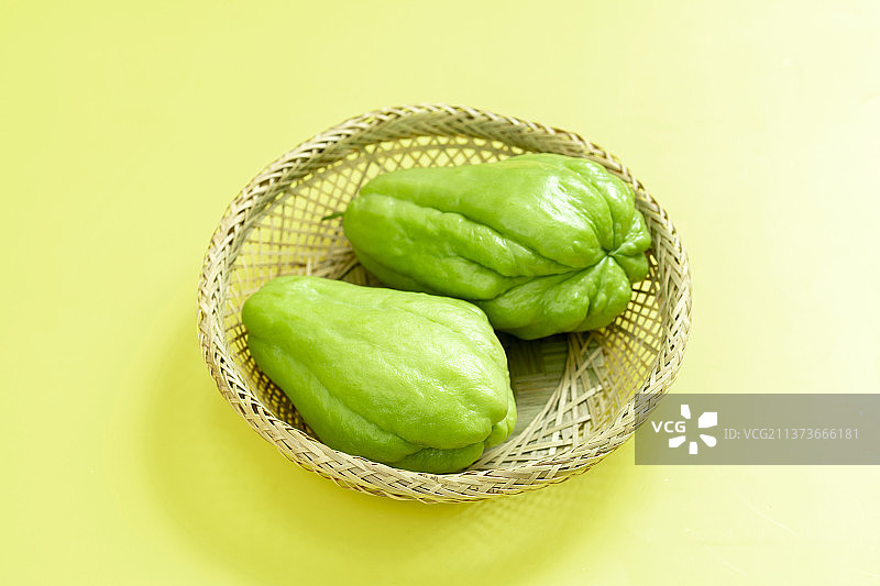 佛手瓜特写黄色莫兰迪色系背景图片素材