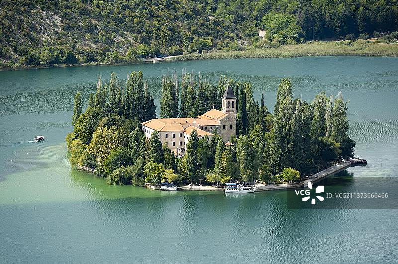 维索瓦茨修道院，方济各会修道院，维索瓦茨岛，克尔卡国家公园，希贝尼克-克宁县，达尔马提亚，克罗地亚，欧洲图片素材