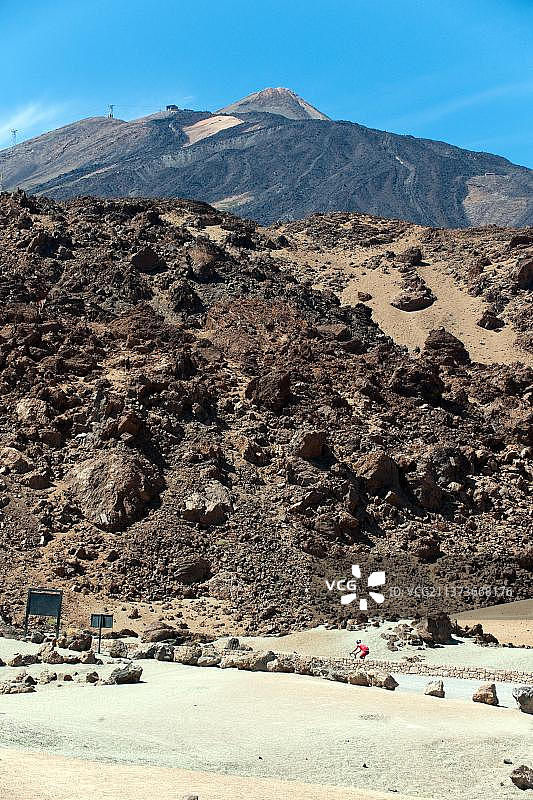西班牙特内里费泰德峰下高原骑行图片素材