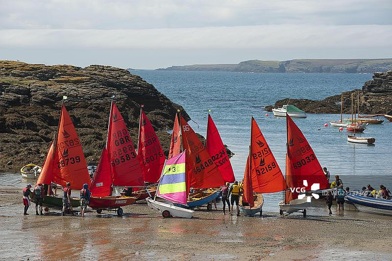 准备航行的小船，特里德杜尔湾，安格尔西岛，威尔士，英国，欧洲图片素材