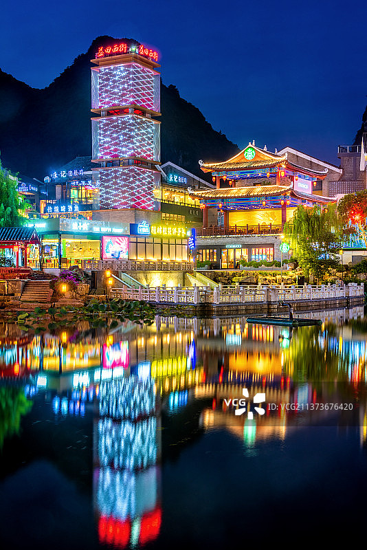 中国广西桂林阳朔西街步行街夜景图片素材