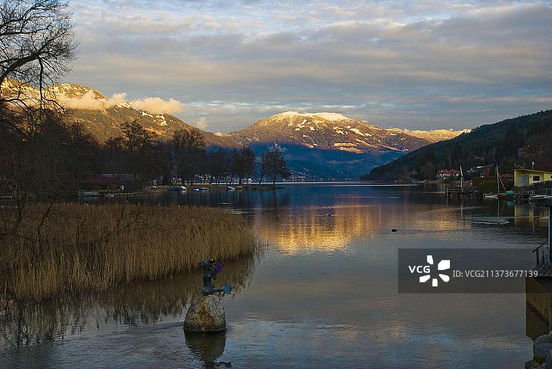 奥地利克恩顿州米尔施塔特湖瑟博登图片素材