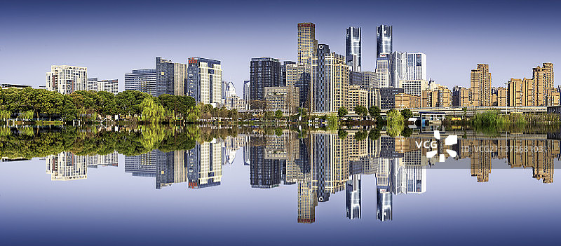 南昌CBD倒影图片素材