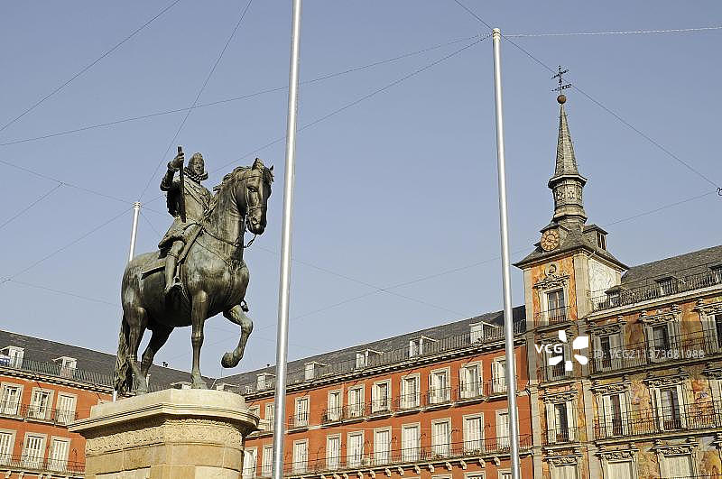西班牙马德里马约尔广场的菲利普三世雕像图片素材