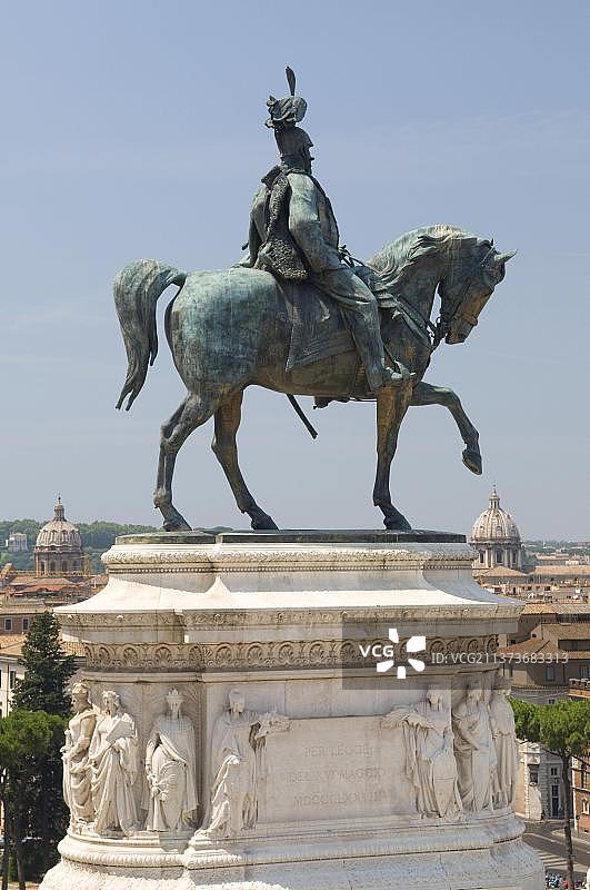 埃马努埃莱二世骑马雕像，意大利罗马国家纪念碑图片素材