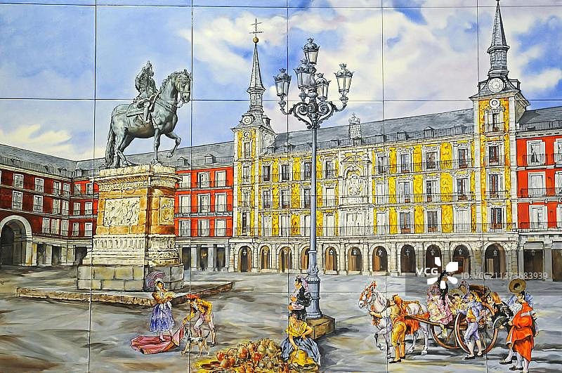 西班牙马德里市长广场瓷砖艺术：菲利普三世国王的骑马雕像图片素材