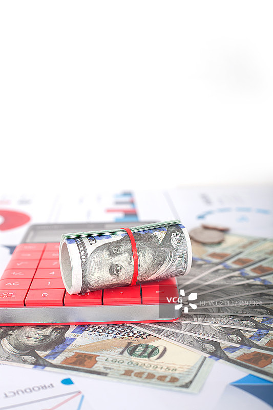 金融相关的美元货币和计算器及铅笔图片素材