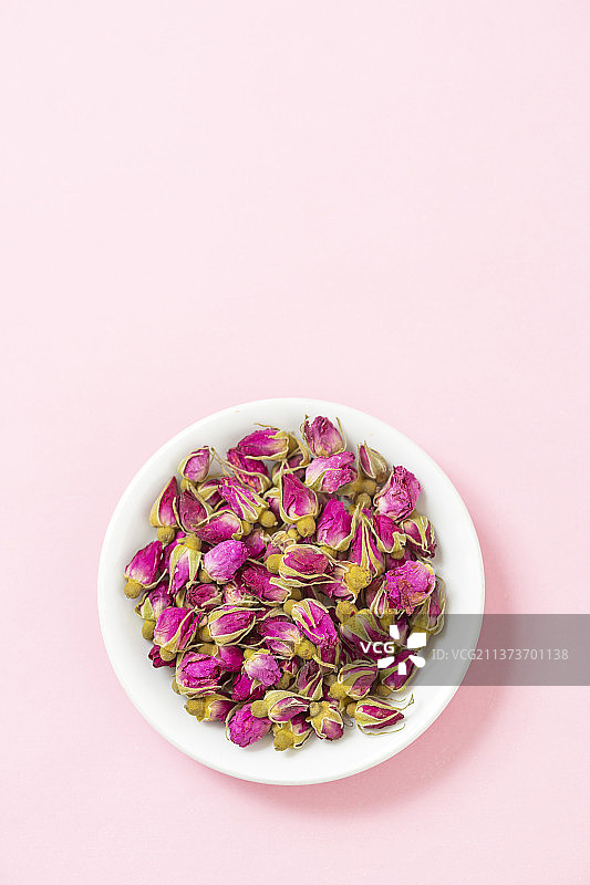 玫瑰花茶特写粉红色背景图片素材