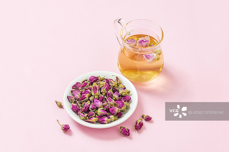 玫瑰花茶特写粉红色背景图片素材