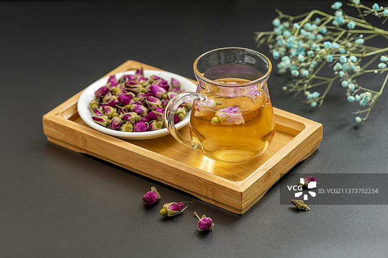玫瑰花茶特写黑色背景图片素材