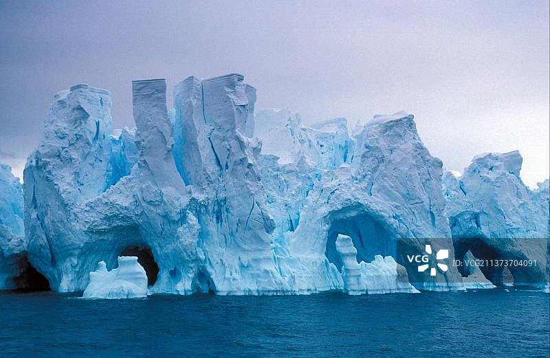 南极洲天堂湾的冰山图片素材