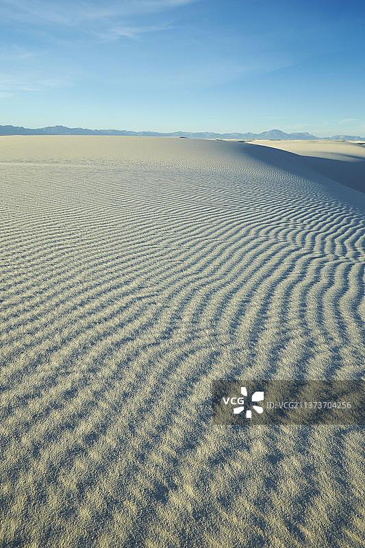 美国白沙国家 monument 的石膏沙丘和风蚀脊图片素材