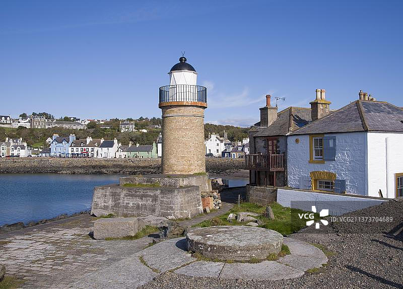 海边村庄的灯塔，苏格兰，英国图片素材