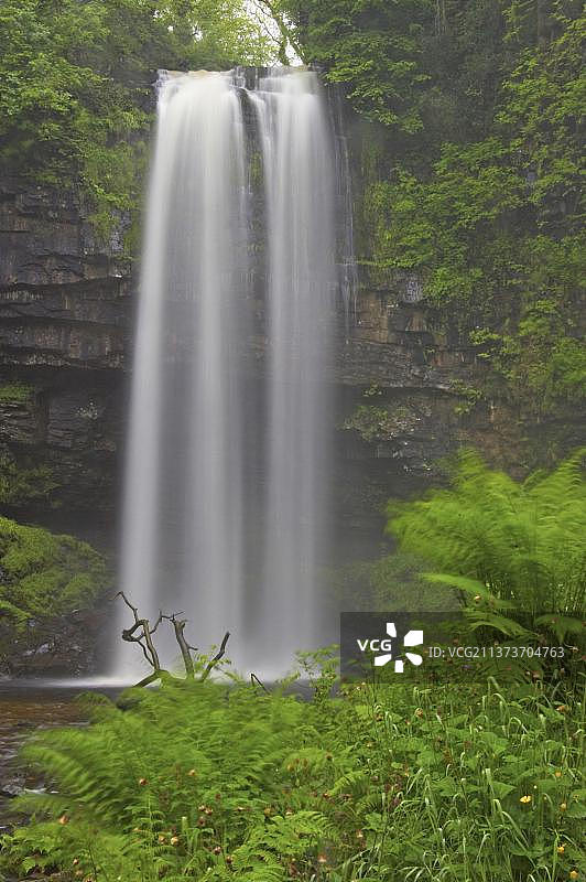 英国威尔士布雷肯比肯斯国家公园亨瑞德瀑布流水景观图片素材