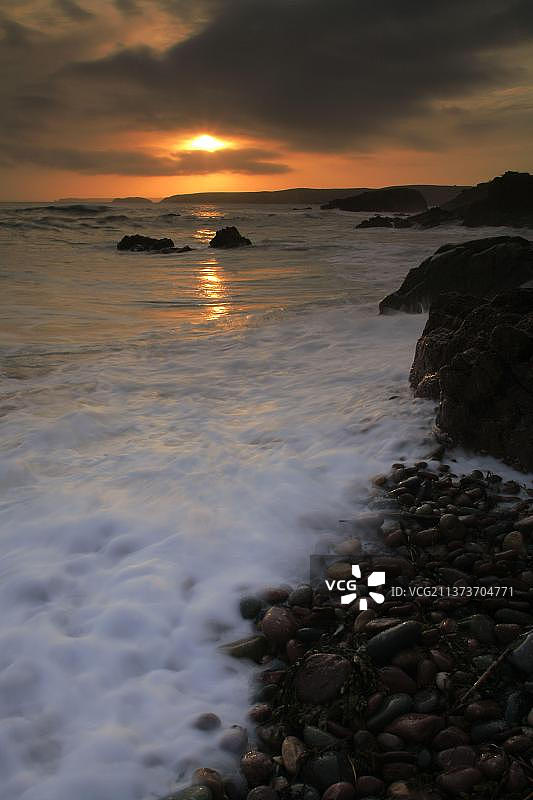 彭布罗克郡淡水湾日落海滩海景图片素材