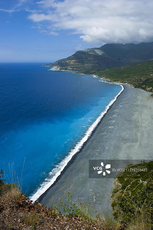 法国科西嘉岛农扎黑沙滩图片素材