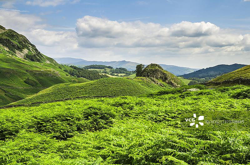 英国坎布里亚郡湖区小朗代尔附近的城堡豪伊景观图片素材