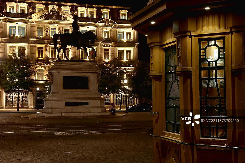 葡萄牙波尔图盟军大道上的佩德罗四世骑马雕像图片素材