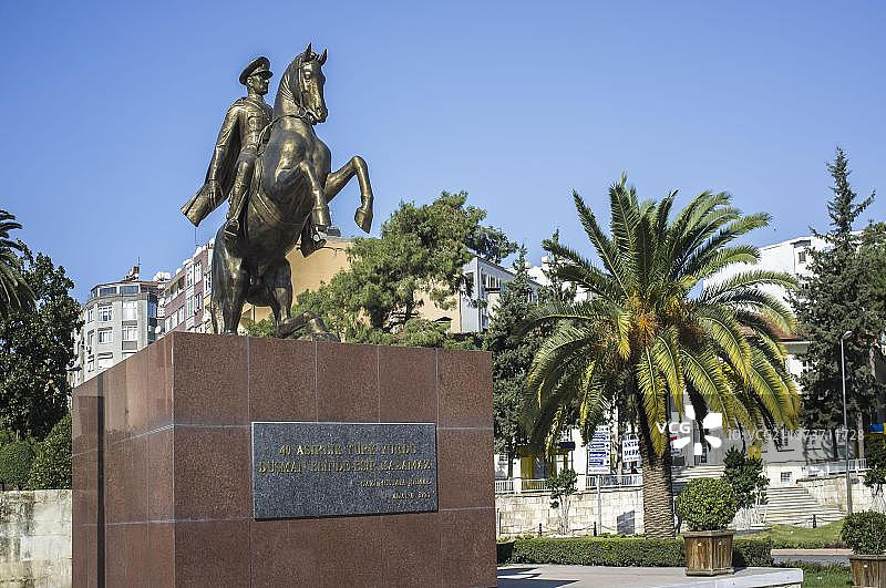 土耳其安条克穆斯塔法·凯末尔·阿塔图尔克骑马雕像图片素材