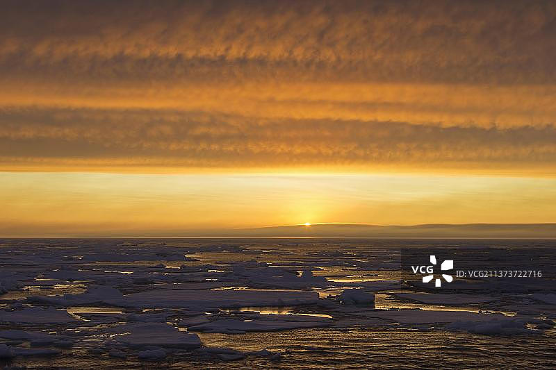 斯瓦尔巴群岛埃里克·埃里克森海峡日落美景图片素材