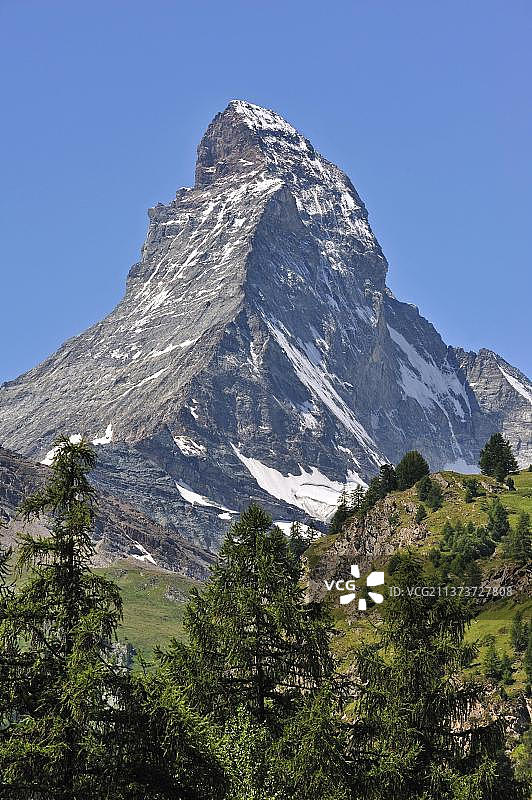 从采尔马特眺望瑞士阿尔卑斯山马特宏峰，瓦莱州，瑞士，欧洲图片素材