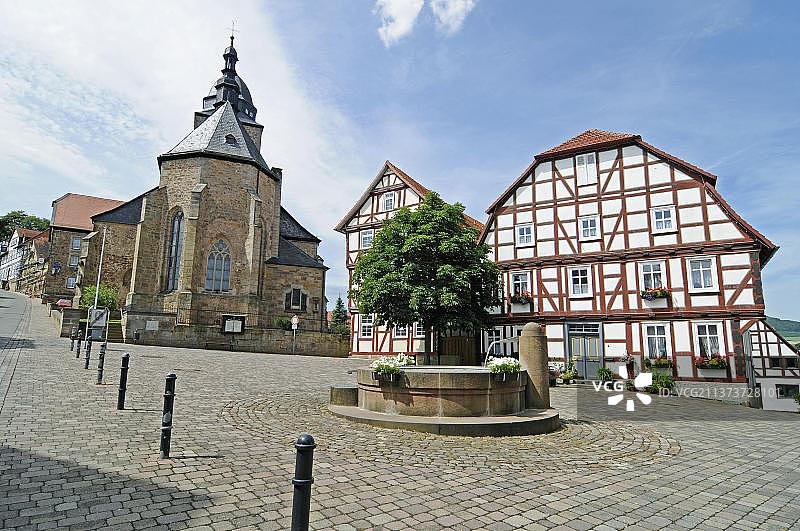 德国黑森州哈比希茨瓦尔德自然公园瑙姆堡集市喷泉图片素材