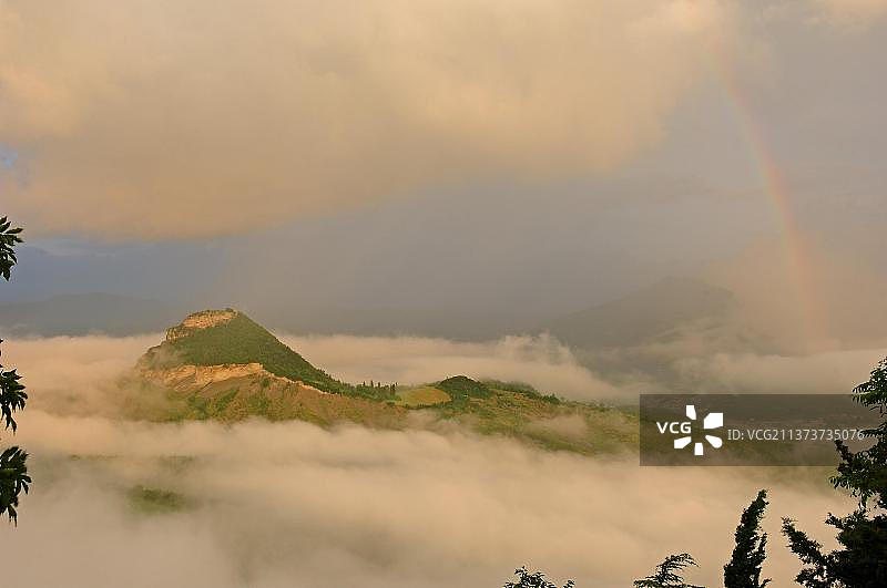 意大利马尔凯圣莱奥山地风光图片素材