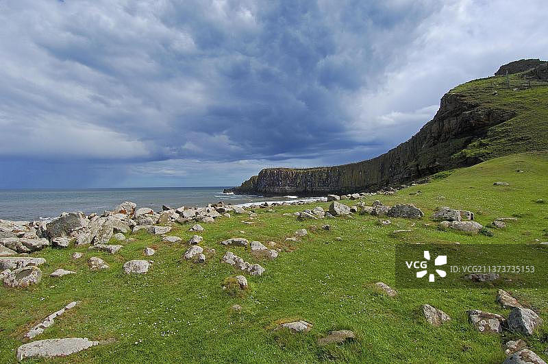 英国诺森伯兰国家公园邓斯坦堡城堡附近的埃姆布尔顿湾图片素材