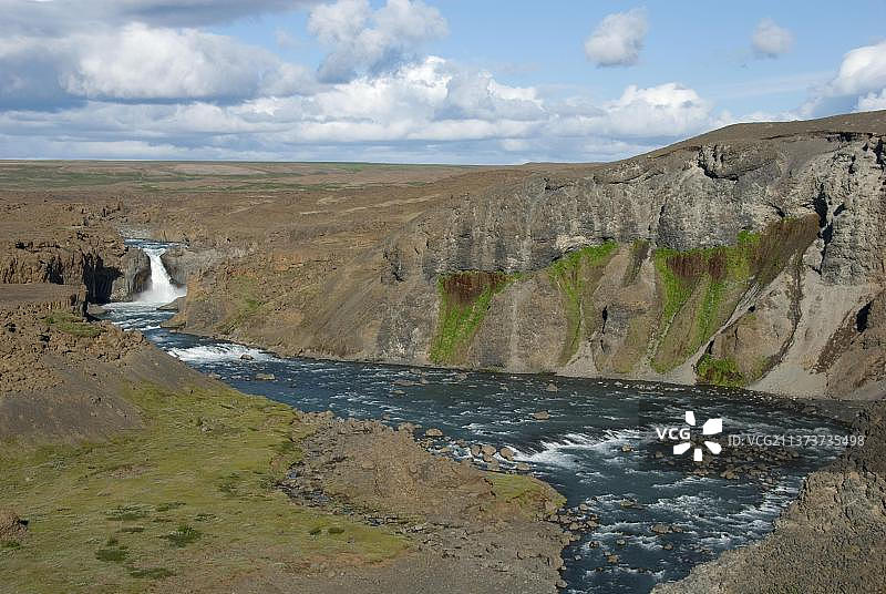 阿尔代亚瀑布，Skjalfandafljot河，Sprengisandur高地公路F26，位于Sprengisandsleid，冰岛，欧洲图片素材