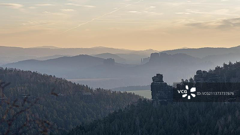 德国萨克森易北砂岩山脉晨景图片素材