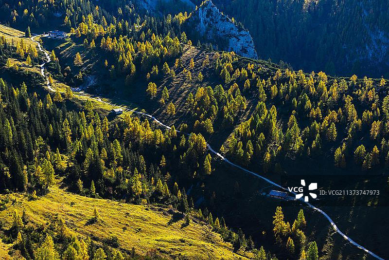 德国巴伐利亚贝希特斯加登地区耶拿峰的登山小径和高山牧场图片素材