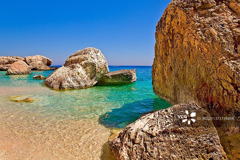意大利撒丁岛奥罗塞伊湾卡拉马里奥卢海滩图片素材