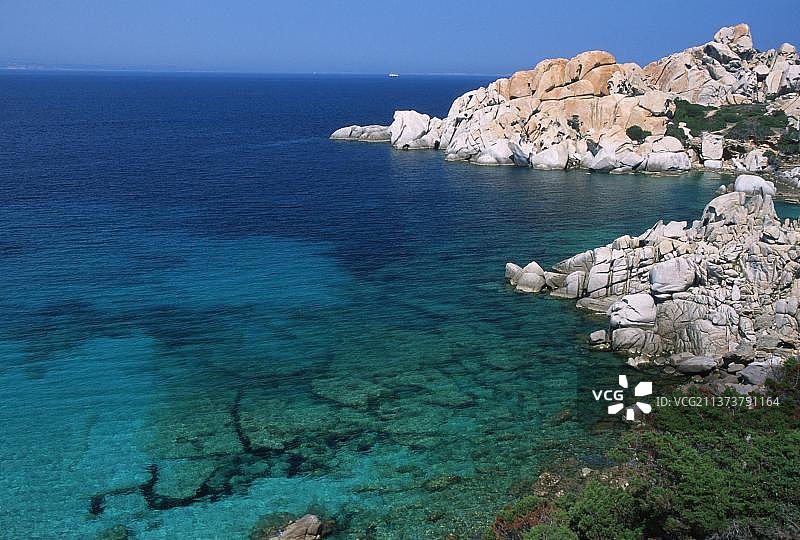 萨丁岛岬角花岗岩海岸图片素材