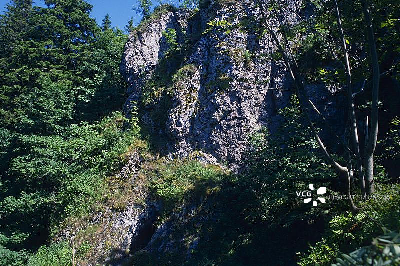 图林根州图林根森林的格罗瑟赫尔曼施泰因岩壁图片素材