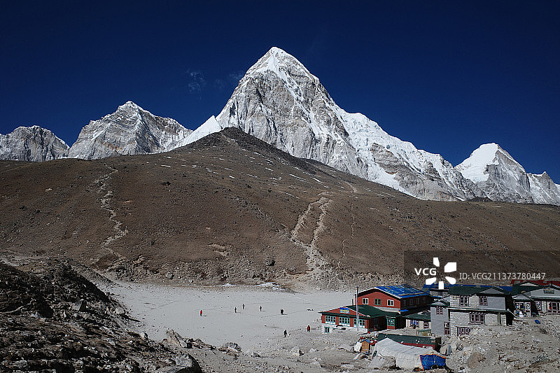喜马拉雅山普莫里峰图片素材
