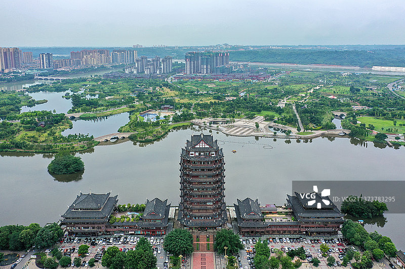 远景楼与东坡城市湿地公园+四川省眉山市东坡区图片素材