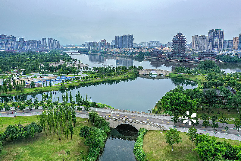 东坡城市湿地公园与远景楼+四川省眉山市东坡区图片素材
